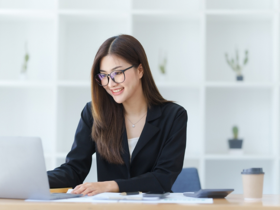 ผู้หญิงมีความสุขกับการมี-Work-Life-Balance-ที่ดีในองค์กร