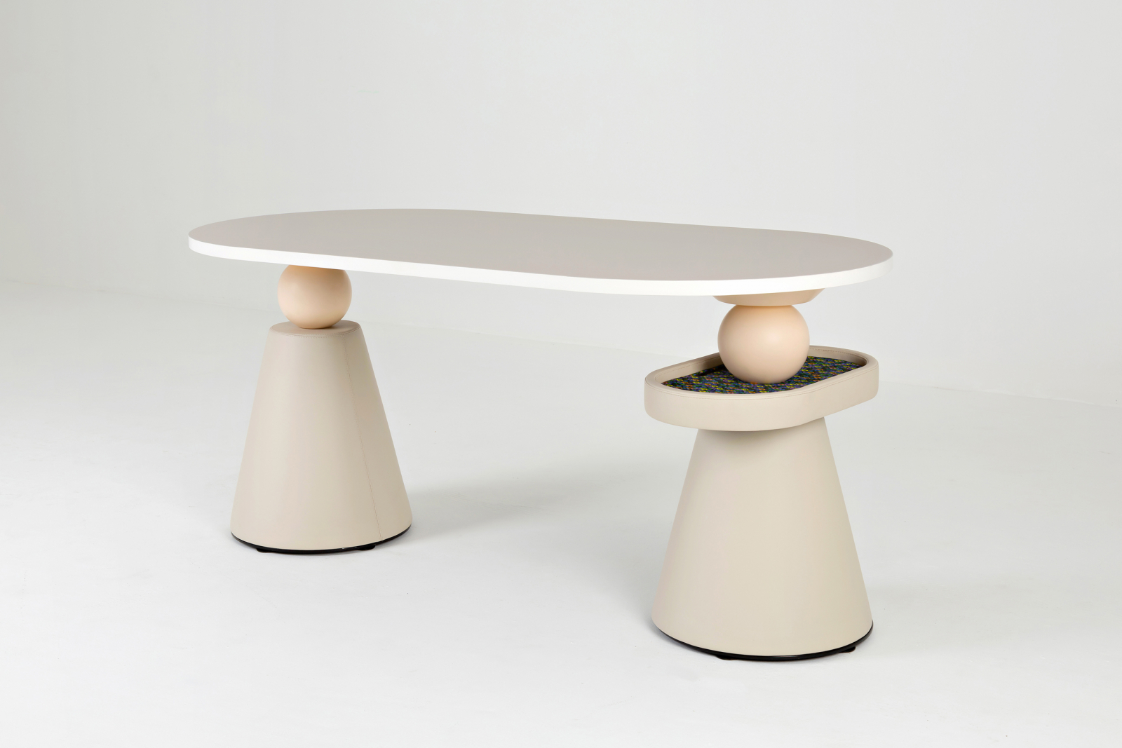 Pomme-s-Cone-Table-6